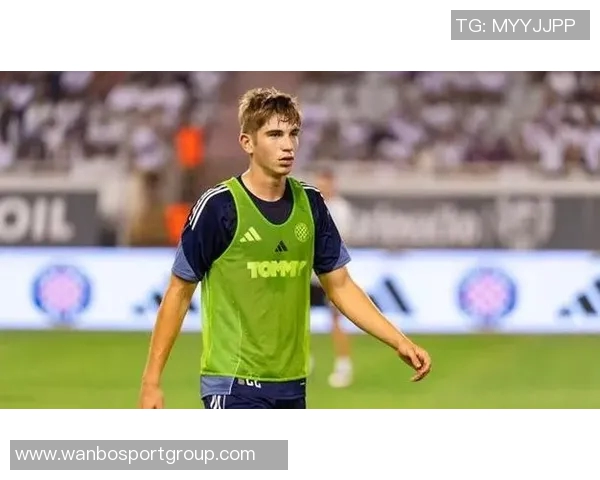 国米积极洽谈引进哈伊杜克18岁中卫姆拉契奇球员已表示愿意加盟 国米积极洽谈引进哈伊杜克18岁中卫姆拉契奇球员已表示愿意加盟