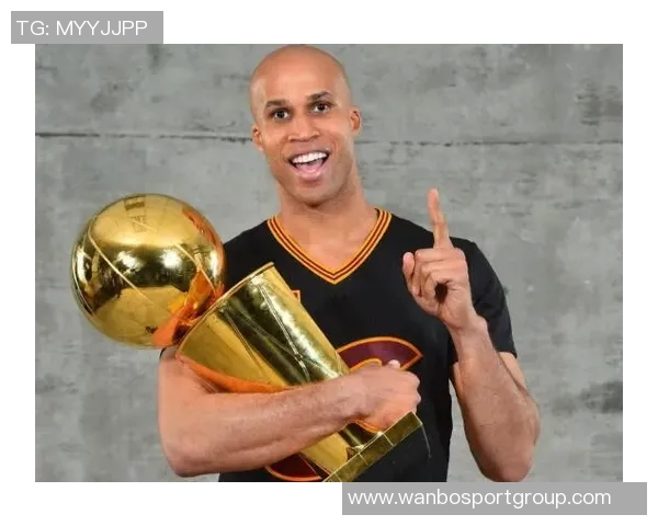 理查德谈老将缺阵影响强调扩大空间与提升比赛节奏的重要性